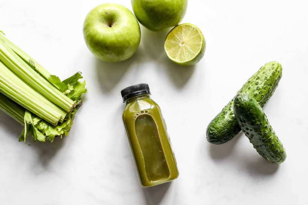 Green juice and fresh produce illustrating the truth about detox diets and juice cleanse trends.